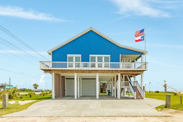 998 Austin Drive, Gilchrist, TX 77617