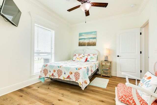998 Austin Drive, Gilchrist, TX 77617