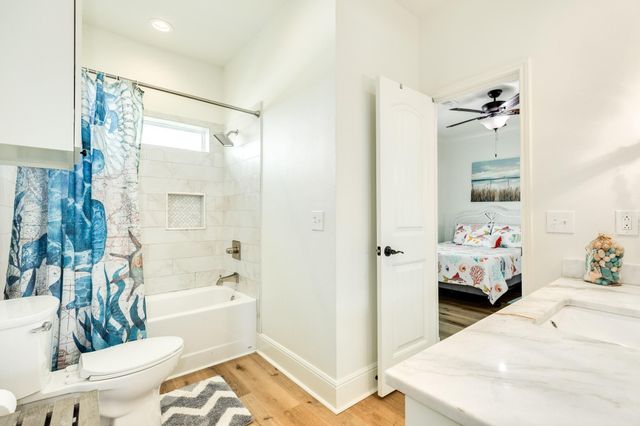998 Austin Drive, Gilchrist, TX 77617