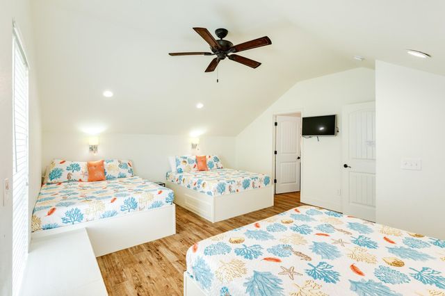 998 Austin Drive, Gilchrist, TX 77617