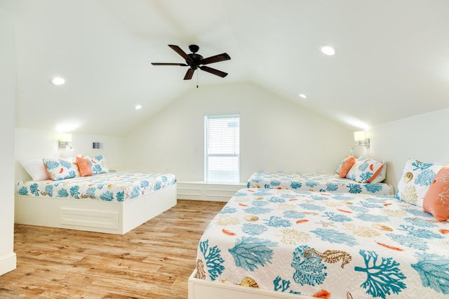 998 Austin Drive, Gilchrist, TX 77617