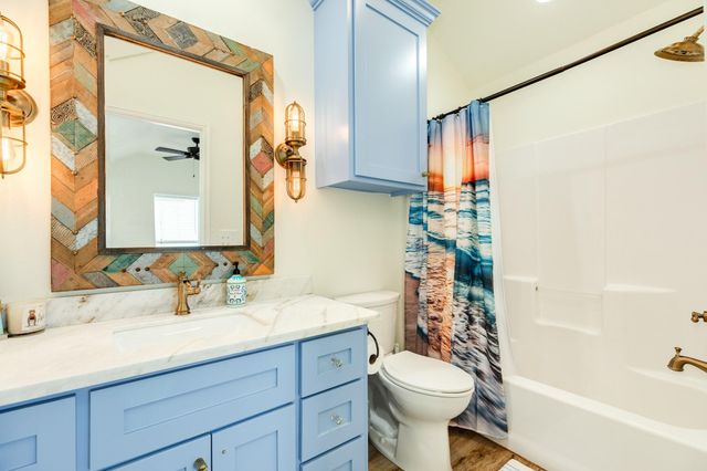 998 Austin Drive, Gilchrist, TX 77617