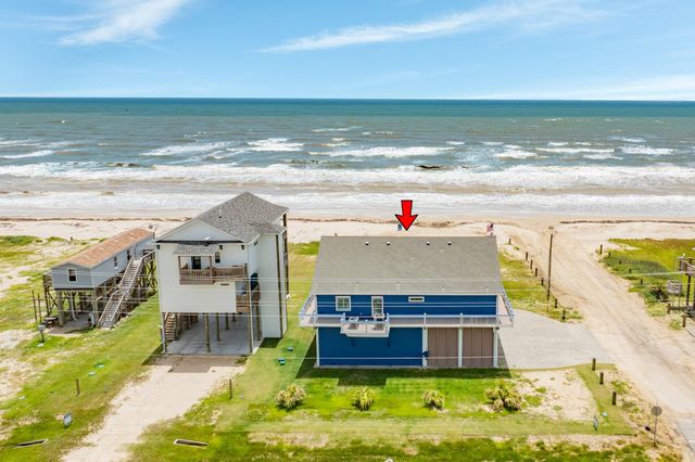 998 Austin Drive, Gilchrist, TX 77617