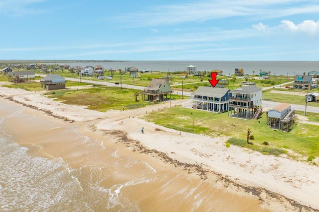998 Austin Drive, Gilchrist, TX 77617