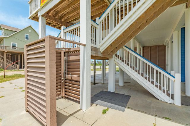 998 Austin Drive, Gilchrist, TX 77617