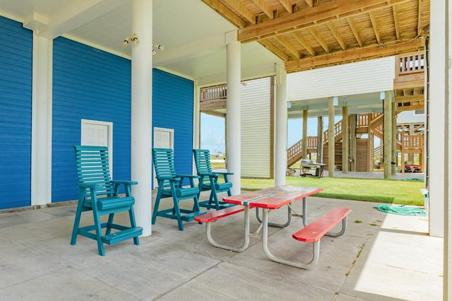 998 Austin Drive, Gilchrist, TX 77617