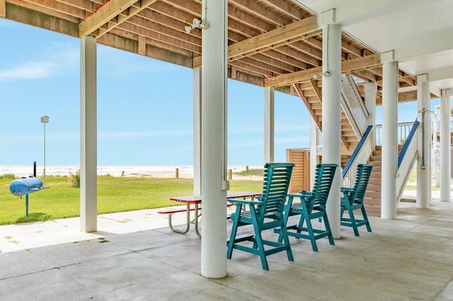 998 Austin Drive, Gilchrist, TX 77617