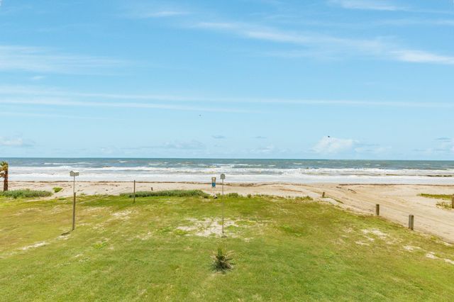 998 Austin Drive, Gilchrist, TX 77617