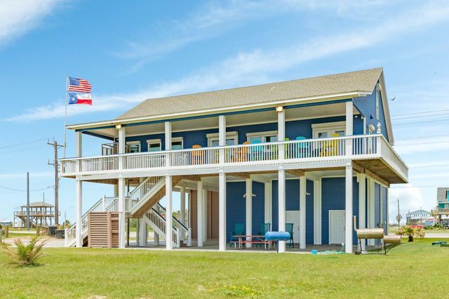 998 Austin Drive, Gilchrist, TX 77617