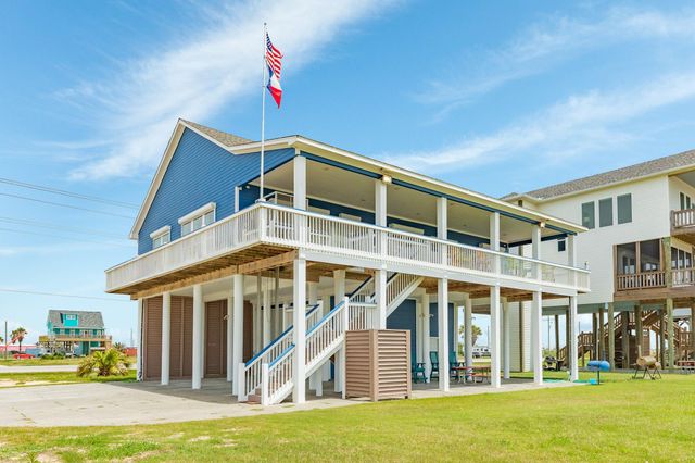 998 Austin Drive, Gilchrist, TX 77617