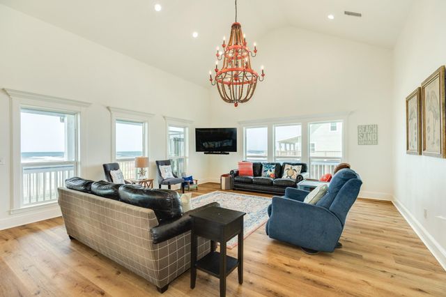 998 Austin Drive, Gilchrist, TX 77617