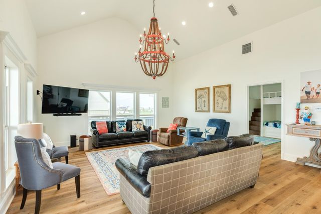 998 Austin Drive, Gilchrist, TX 77617