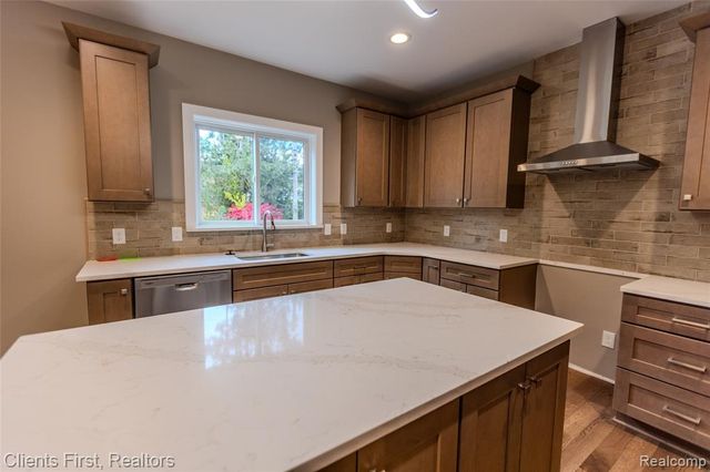 924 Carrington Drive, Northville, MI 48167