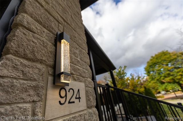 924 Carrington Drive, Northville, MI 48167