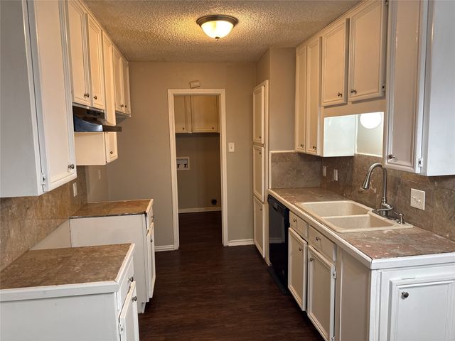 221 Arnold Street, Crowley, TX 76036