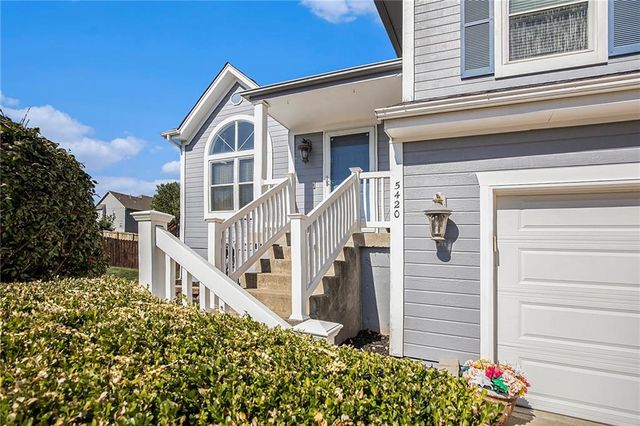 5420 NE Rainbow Court, Lee's Summit, MO 64064