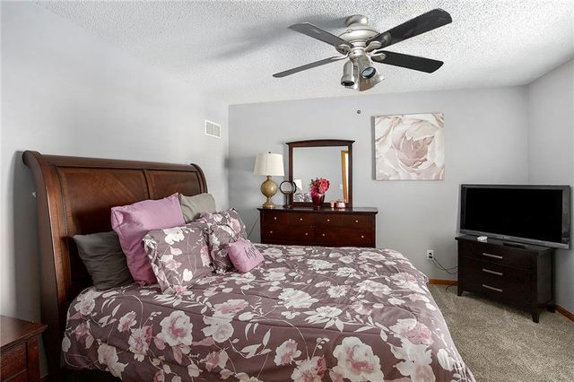 5420 NE Rainbow Court, Lee's Summit, MO 64064