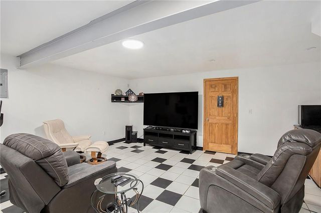 5420 NE Rainbow Court, Lee's Summit, MO 64064