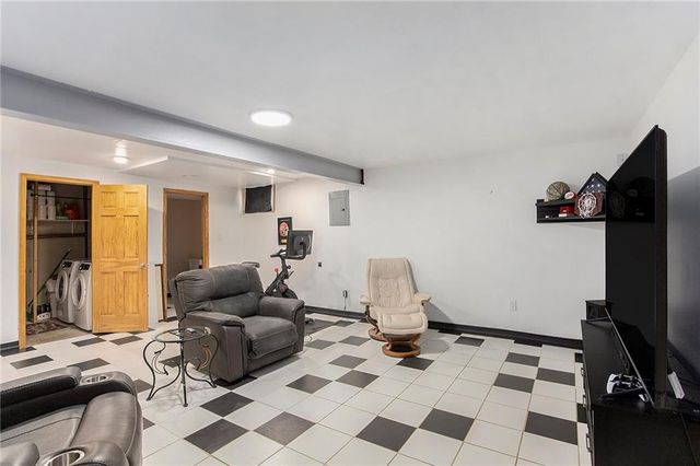 5420 NE Rainbow Court, Lee's Summit, MO 64064