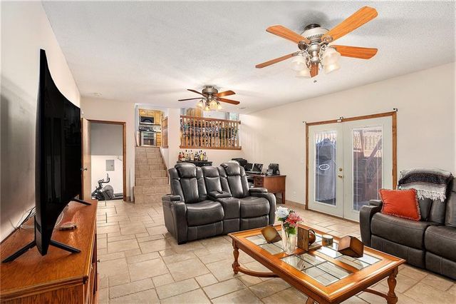 5420 NE Rainbow Court, Lee's Summit, MO 64064