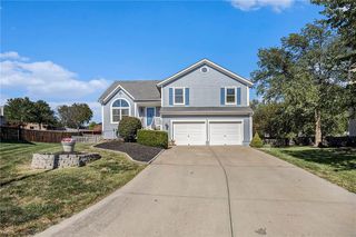 5420 NE Rainbow Court, Lee's Summit, MO 64064