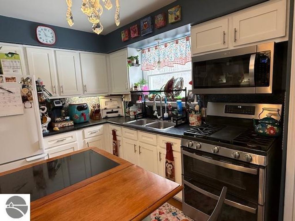 Image 12 of property listing at 18575 Royena Drive, Marion, MI 49665