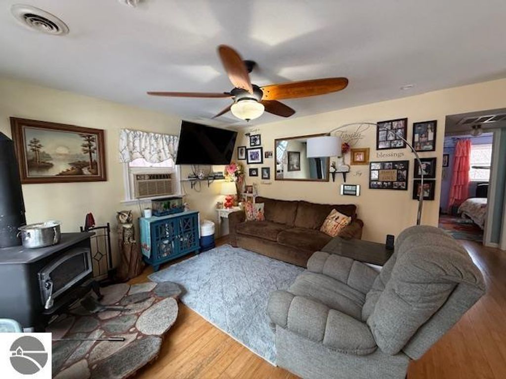 Image 13 of property listing at 18575 Royena Drive, Marion, MI 49665