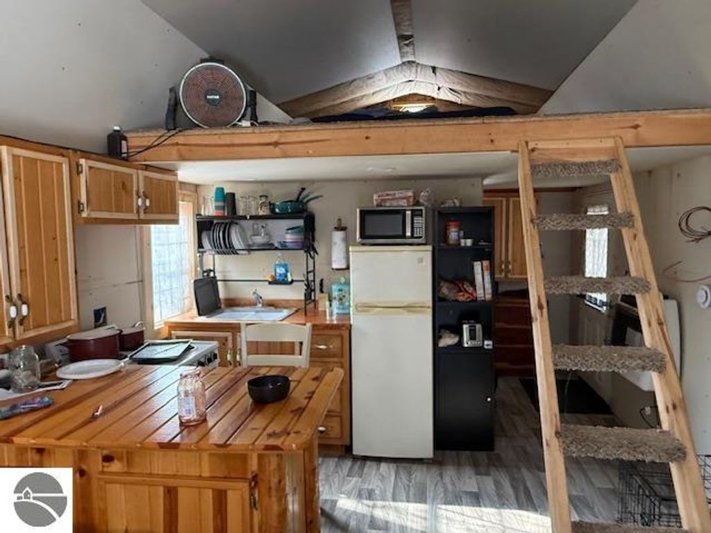 Image 16 of property listing at 18575 Royena Drive, Marion, MI 49665