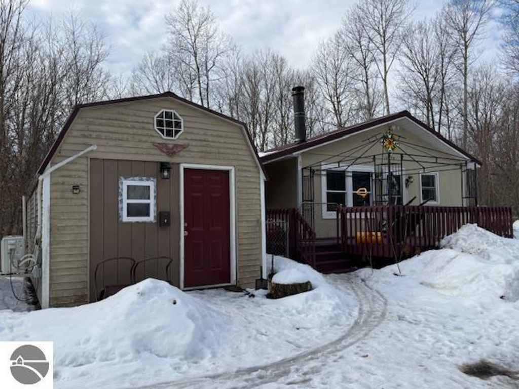 Image 3 of property listing at 18575 Royena Drive, Marion, MI 49665