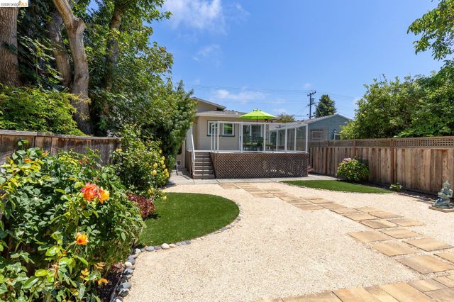 2214 Curtis St, Berkeley, CA 94702