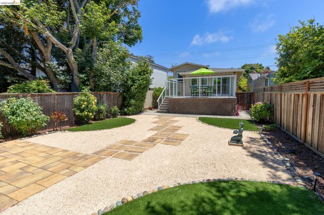 2214 Curtis St, Berkeley, CA 94702