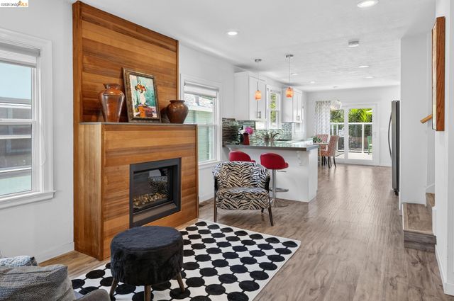 2214 Curtis St, Berkeley, CA 94702