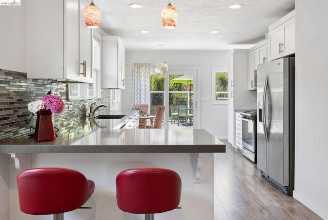 2214 Curtis St, Berkeley, CA 94702