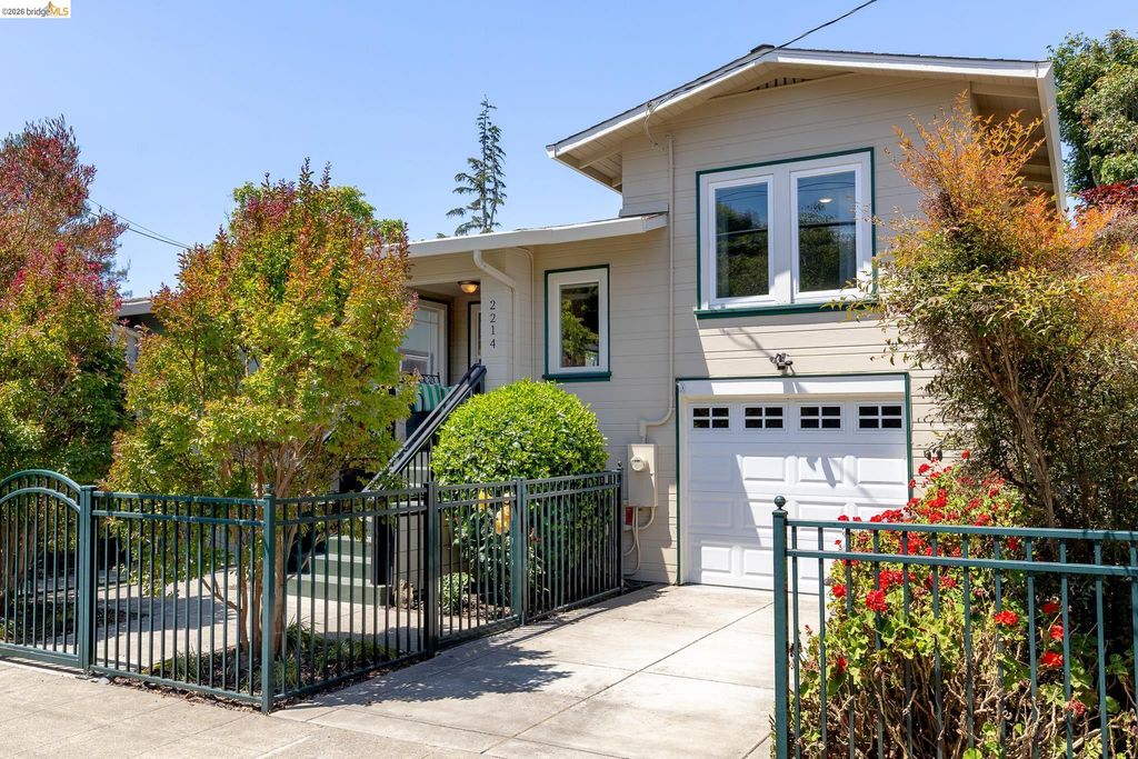 2214 Curtis St, Berkeley, CA 94702