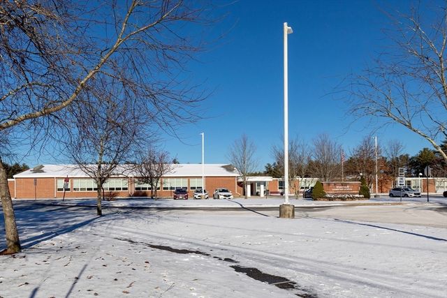 20 Montclair Ave, Pembroke, MA 02359