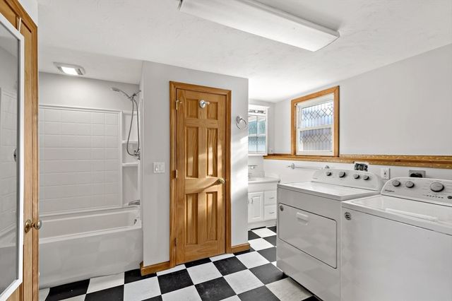 20 Montclair Ave, Pembroke, MA 02359