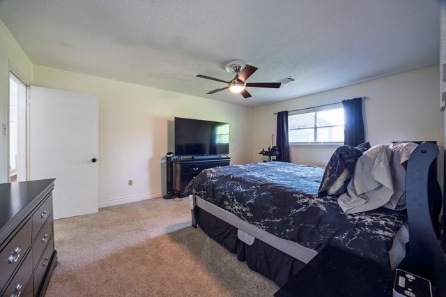 502 Red Bud Ln, Baytown, TX 77520