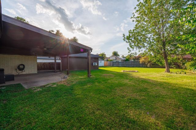 502 Red Bud Ln, Baytown, TX 77520