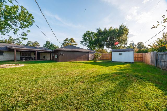 502 Red Bud Ln, Baytown, TX 77520
