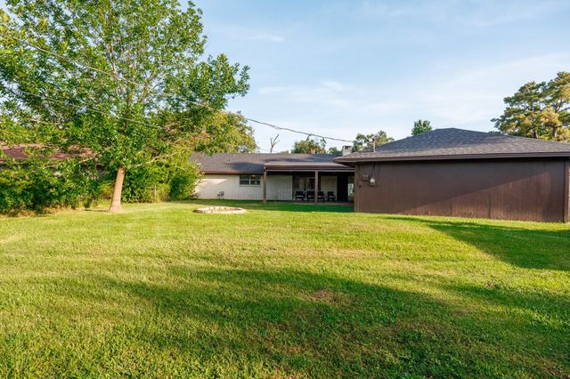 502 Red Bud Ln, Baytown, TX 77520