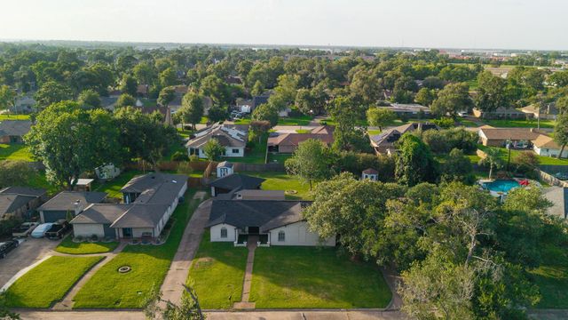 502 Red Bud Ln, Baytown, TX 77520
