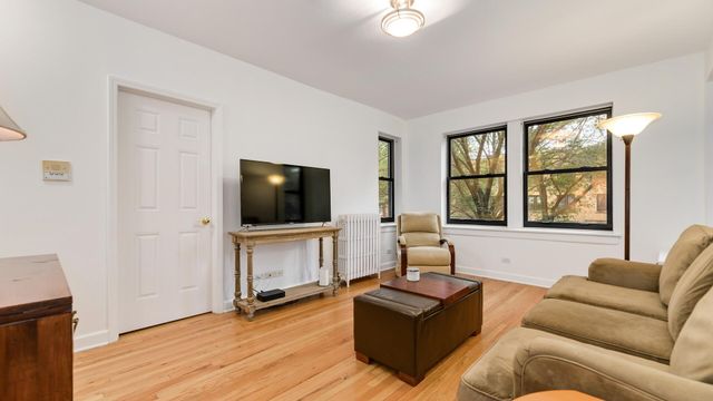 1850 W LUNT Avenue 2, Chicago, IL 60626