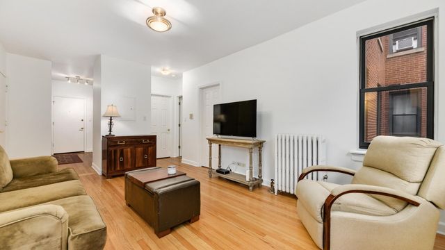 1850 W LUNT Avenue 2, Chicago, IL 60626