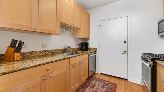 1850 W LUNT Avenue 2, Chicago, IL 60626