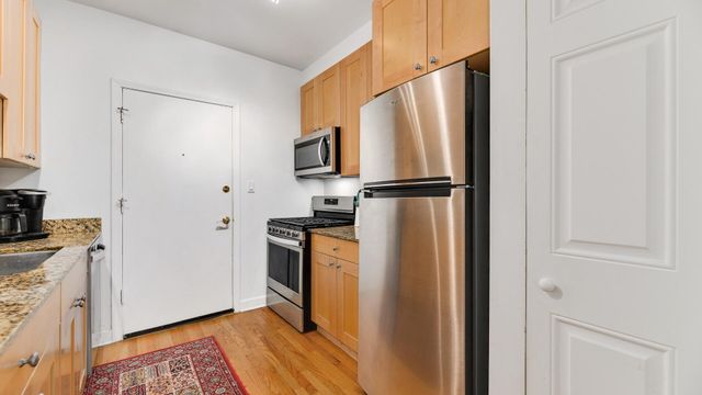 1850 W LUNT Avenue 2, Chicago, IL 60626