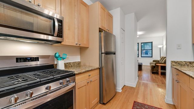 1850 W LUNT Avenue 2, Chicago, IL 60626