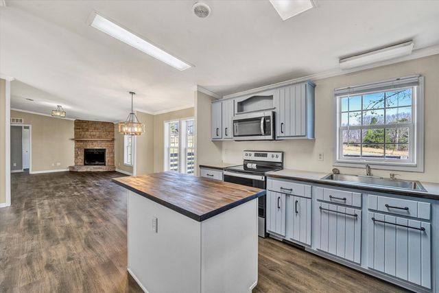 5555 DOE RUN RD, Rocky Mount, VA 24151