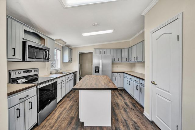 5555 DOE RUN RD, Rocky Mount, VA 24151