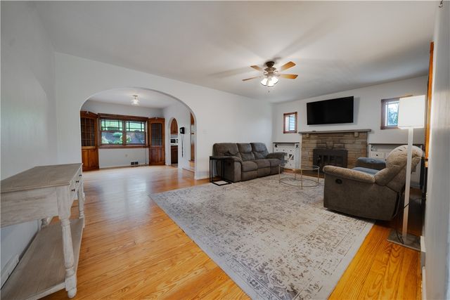 657 Lakeview Dr, South Strabane, PA 15301