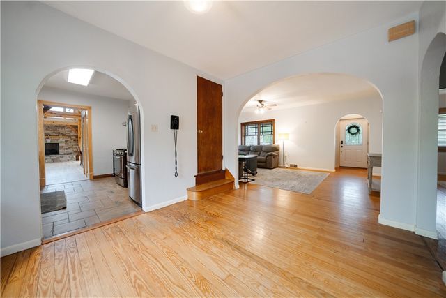 657 Lakeview Dr, South Strabane, PA 15301
